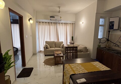 Modern 1BHK Suite-Stay Near Expo