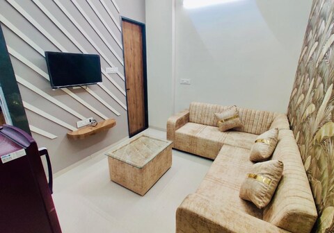 GoodTimez 1BHK Cozy Stay