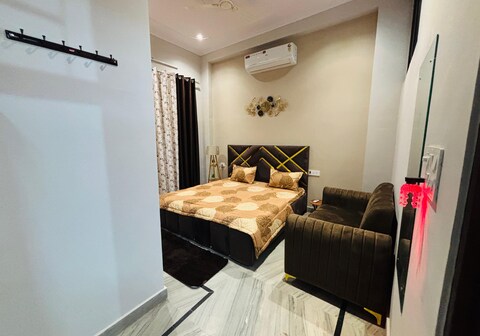 Nushki s house with 1BHK in Malviya Nagar