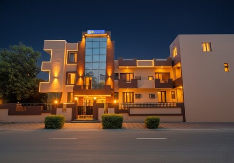 FabHotel The Grand Olive