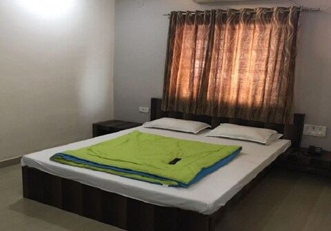 Mahalaxmi Deluxe Lodging