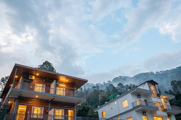 Pacific Inn Vistaar Hotels & Resorts
