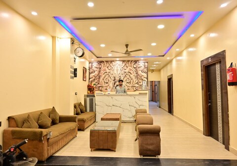 Siddhivinayak Luxury Stay I Near Kashi Vishwanath