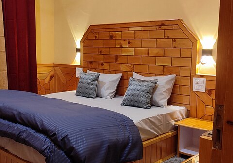 Wood packer home stay