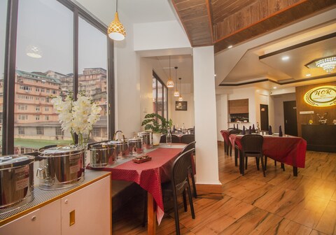 Hotel Comfort Residency Darjeeling with Mountain View