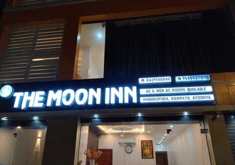 THE MOON INN