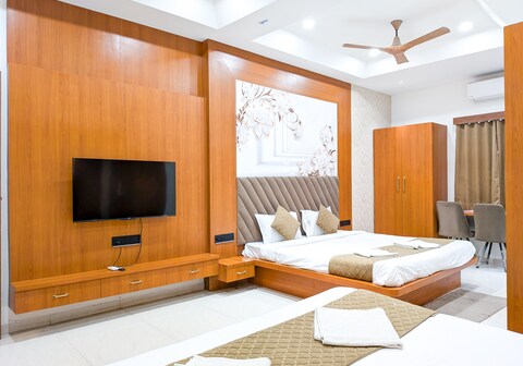 Hotel Narmada Palace