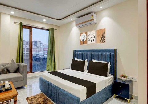 Townhouse Sector 102 Noida