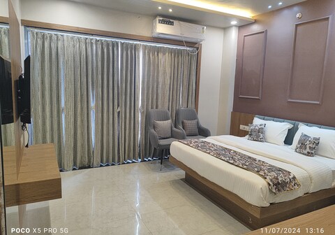 The Silver Spoon Hotel And Restaurant