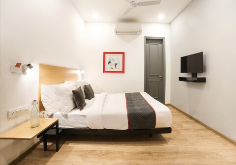 Super Townhouse Dilshad Garden Near Dilshad Garden Metro Station