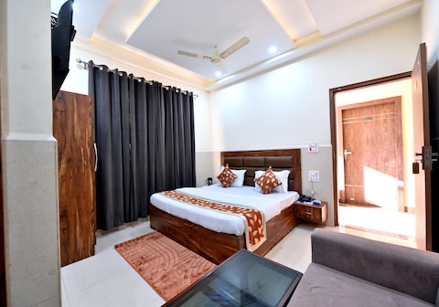 HOTEL ROYAL INN