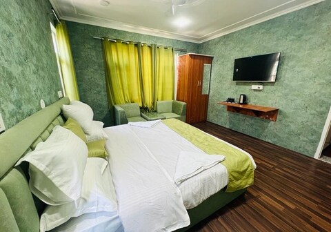 Meet Inn near Srinagar Airport