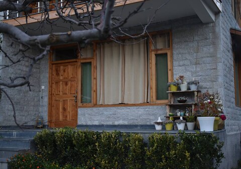 Pommiers Entire 6 BHK Cottage