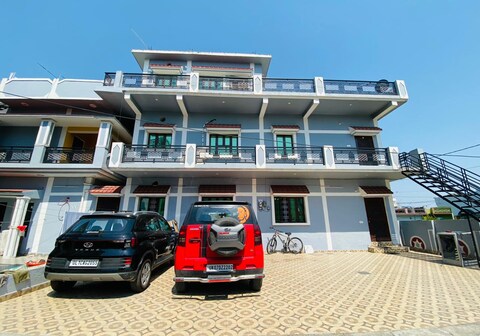 Aadvika Homestay Nearby Jollygrant Airport