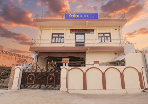 FabHotel Awadh Inn