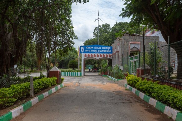 KSTDC Hotel Mayura Bhuvaneshwari Kamalapur