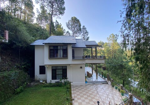 Whispering pines villa