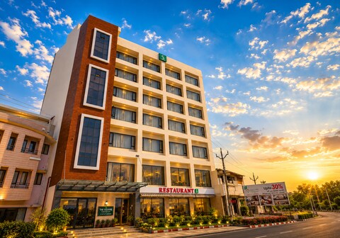 The Square Somnath-Pure Veg