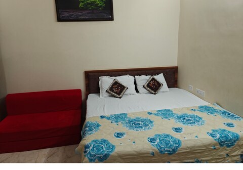 Radhe Shyam Niketan Hotel