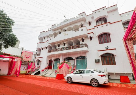 SPOT ON J C Guest House