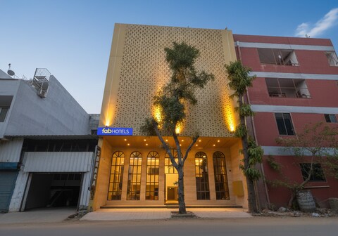 FabHotel Saraca Inn