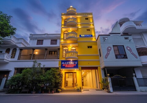 Fabhotel Martine Residency - French Colony, 5 Mins from Rock Beach