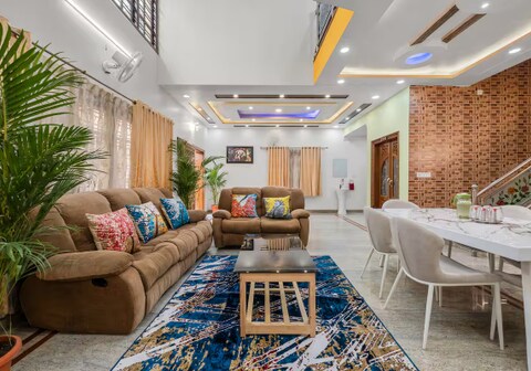 Splendor Lux 5BHK Pool Villa by Susan Homestay