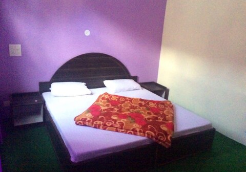 Hills Guest House Rooms (Semi Deluxe Room)
