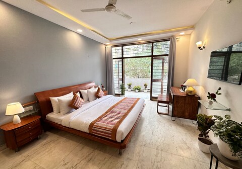 Grove Residency HauzKhas