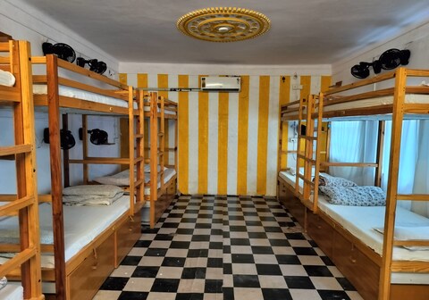 Moondance Hostel & Restaurant