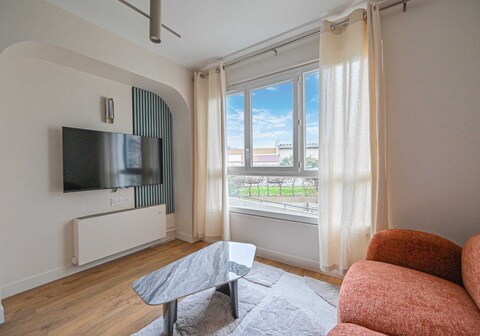 Entire rental unit in Bagnolet, France