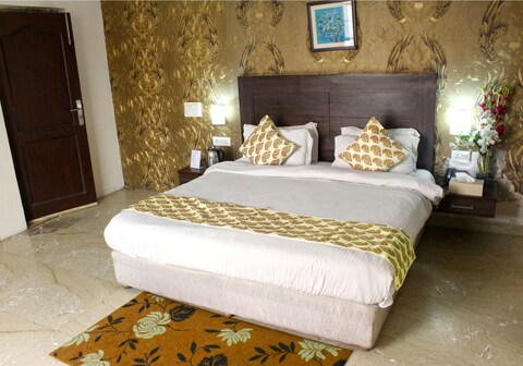 Hotel Jashn Inn near Apollo Hospital, Delhi