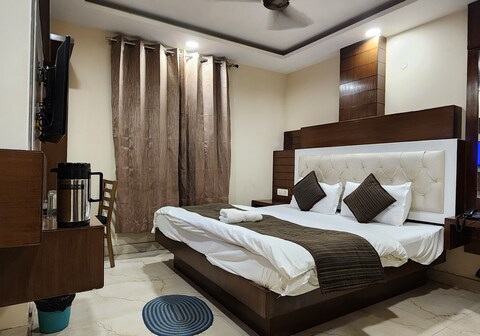 Hotel tashkent palace @ New Delhi Railway Station