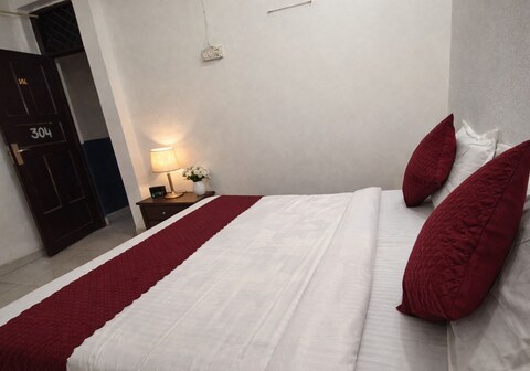 Hotel Ten Crown Noida