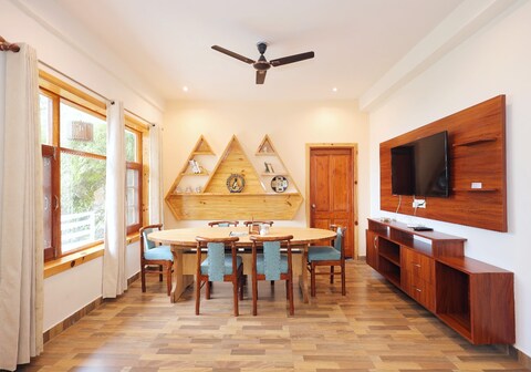 Dawn's Embrace by Oakwood