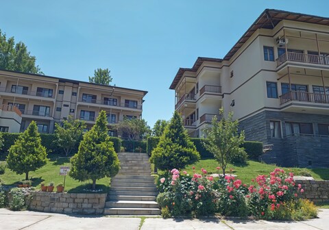 Riverbend Retreat 1BHK Apartment by Homeyhuts - 1