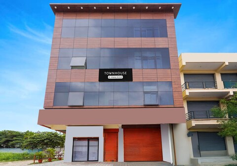 Townhouse Bidadi Formerly Royal Garuda