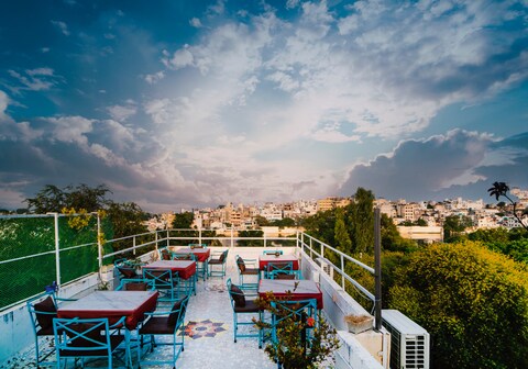 Soham Haveli Homestay |Rooftop with Lake View|