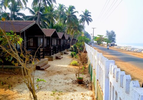 Coqueiros Beach Cottages | Room & Caretaker