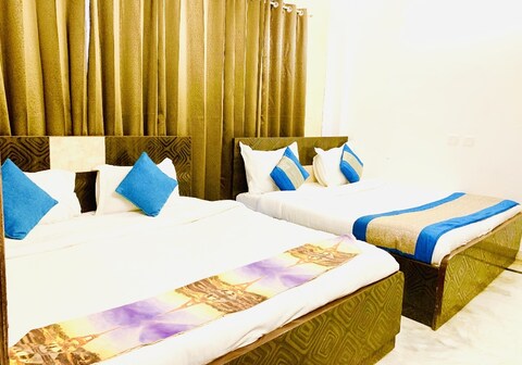 Instay 1525 | 2BHK Apt and Private Theatre/ 3BHK Apt