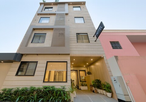 Shree Aaradhya Suites Hotel