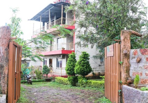 Breeze Inn Bungalow Rooms
