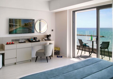 Mercure Larnaca Beach Resort