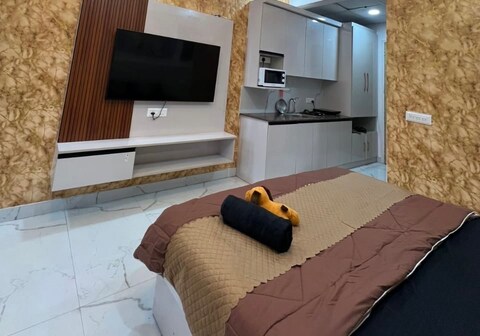 The Sky and Silk Studio