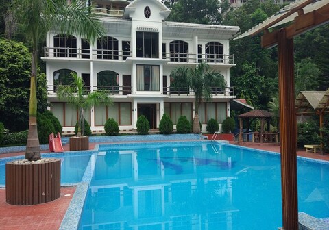 Sundar Hotel And Resort