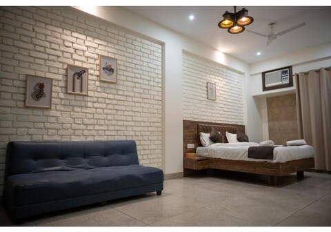 Manzana studios Sec 42 Golf Course rd