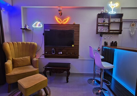 Casa De Abhishek- Breezy 2BHK