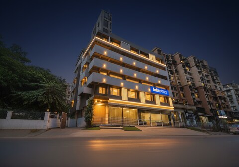 FabHotel Liwa International - Nr. Mumbai International Airport