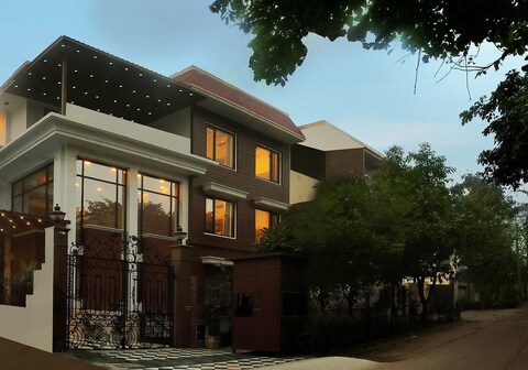 Park Luxury Studios | DLF Cyber City