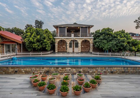 StayVista at 2 Cottages @ Dudly Manor